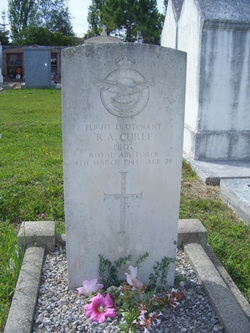 Richard Curle's grave