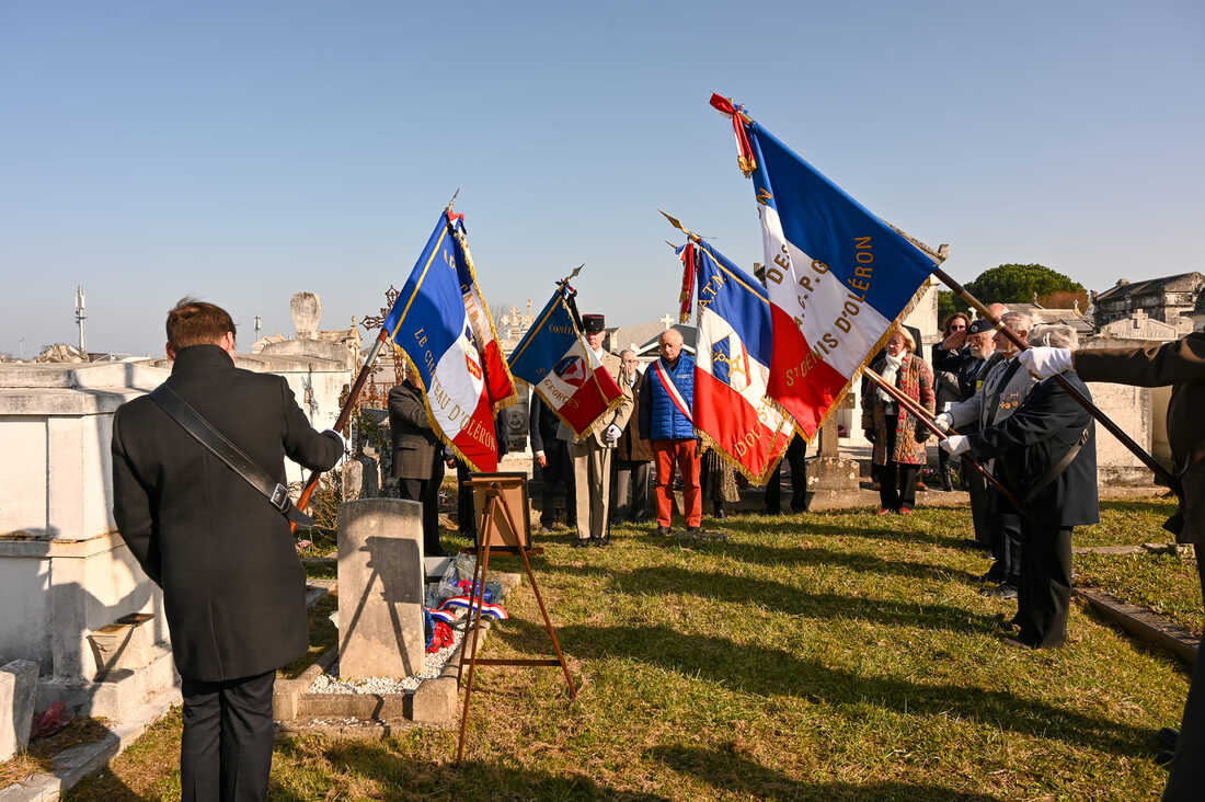 Flags at the ceremony